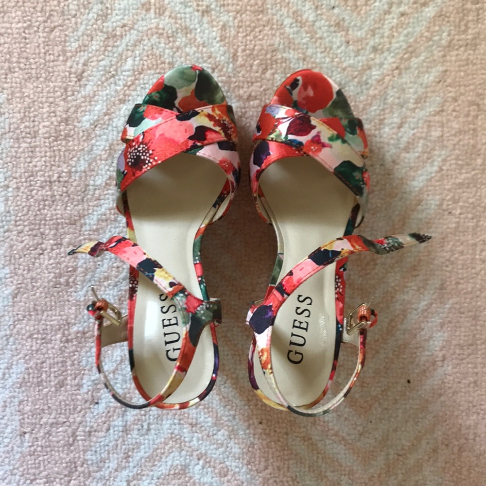 Guess floral wedges